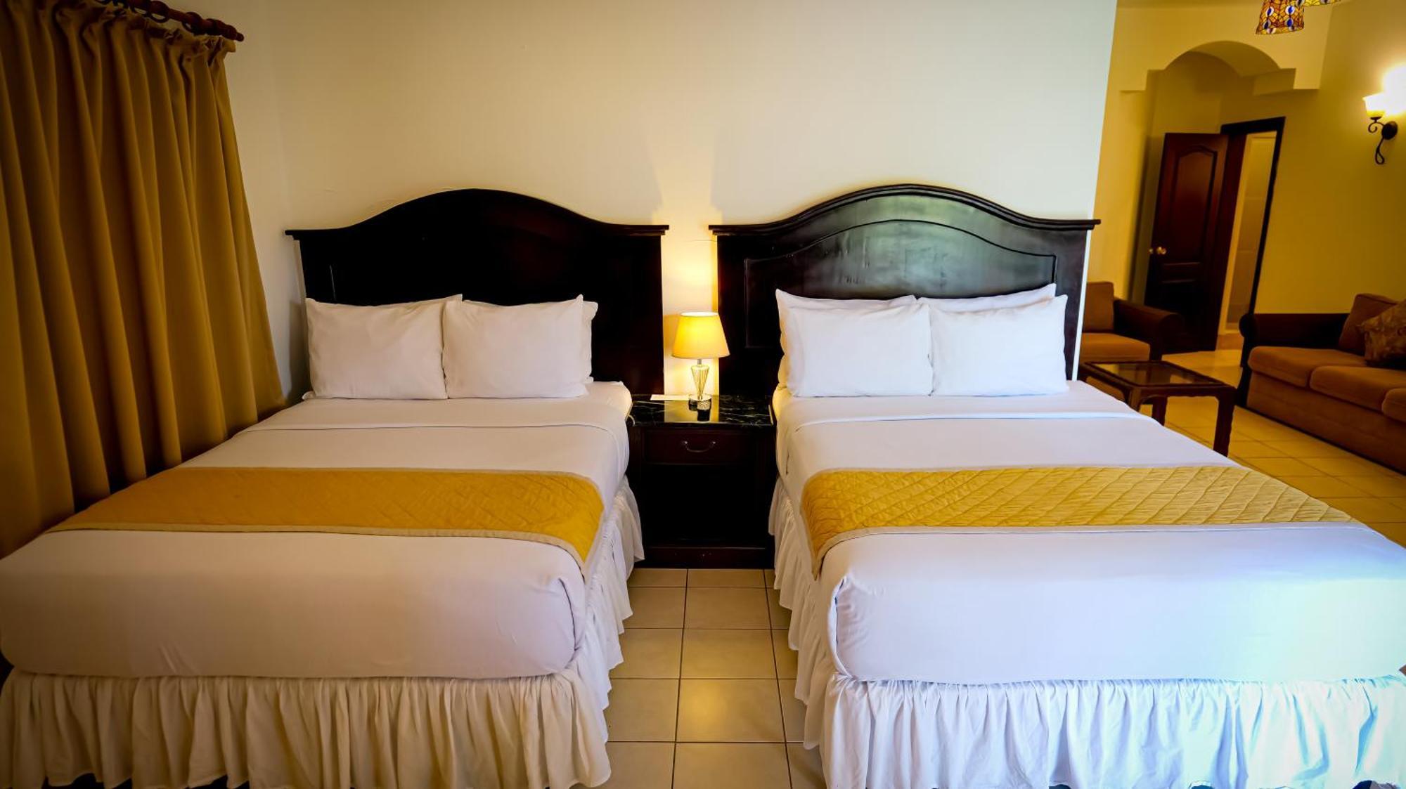 La Ensenada Beach Resort Tela Exterior photo